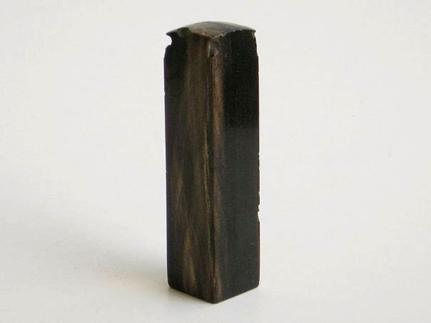 Elongated square buffalo horn seal – (5443)